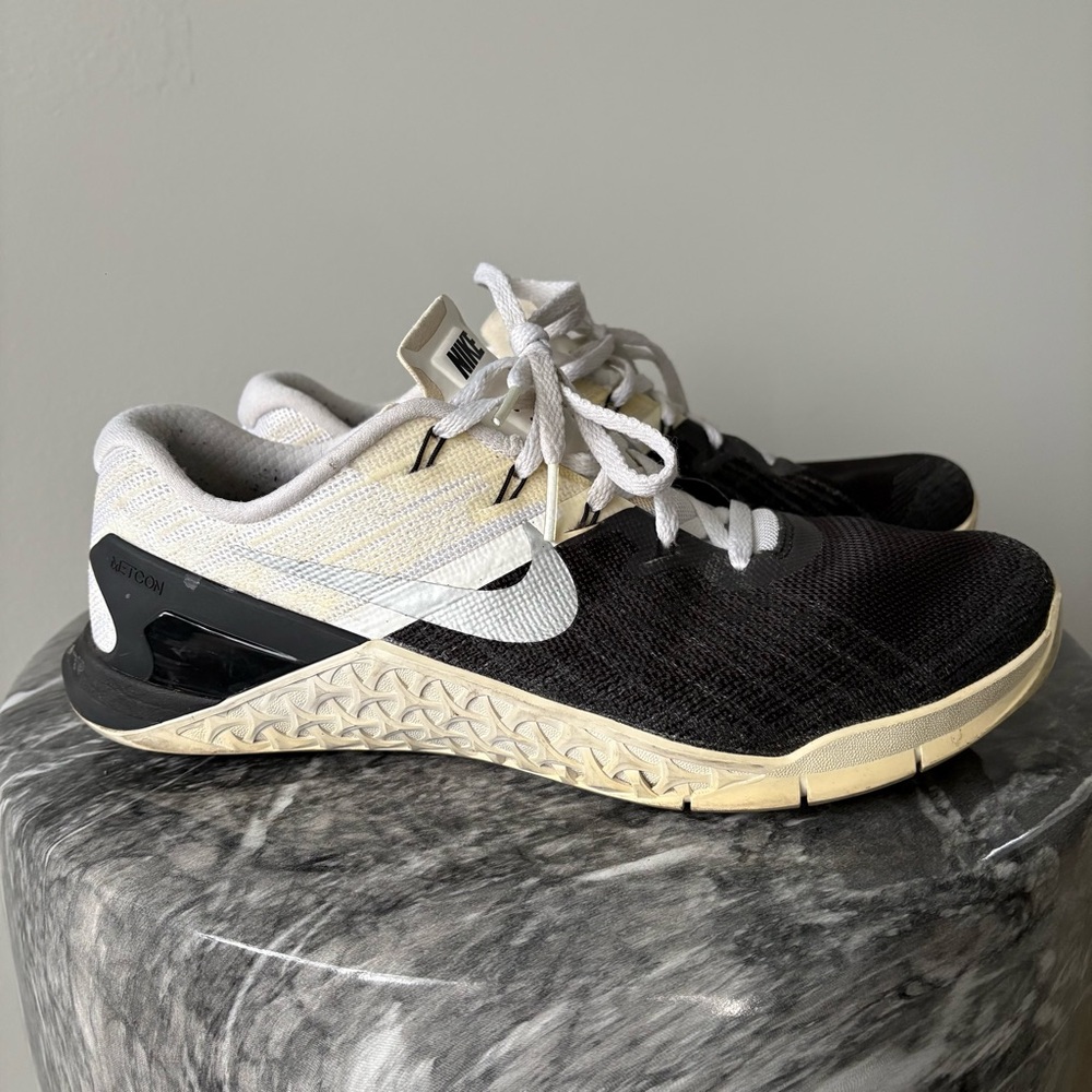 Men’s Nike Metcon 3 runners size 9
